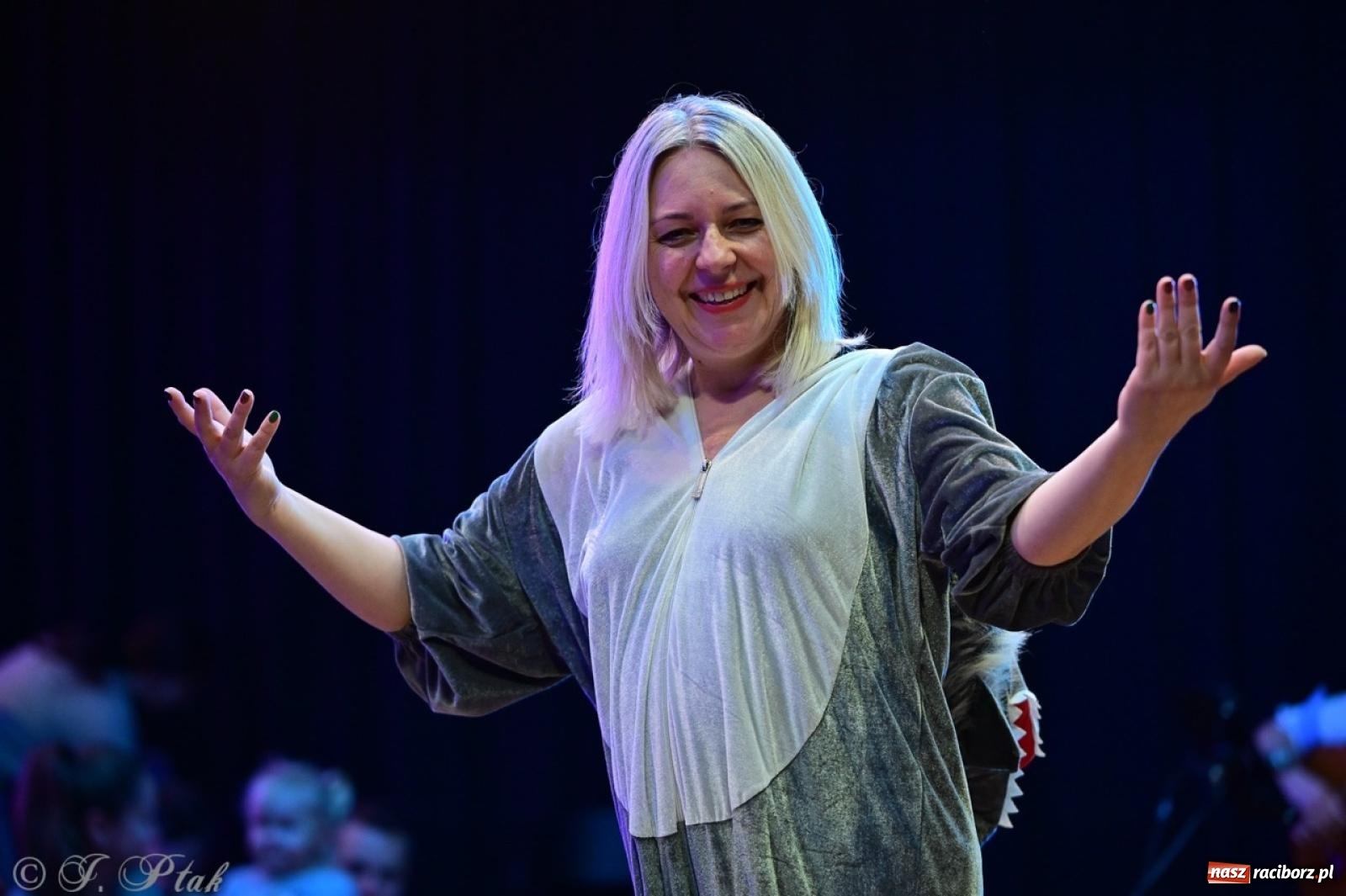 Zdjęcie w galerii na portalu naszraciborz.pl: Maluchy w krainie dźwięków. Muzyczna podróż z Trzema Prosiaczkami za nami! wiadomości z regionu