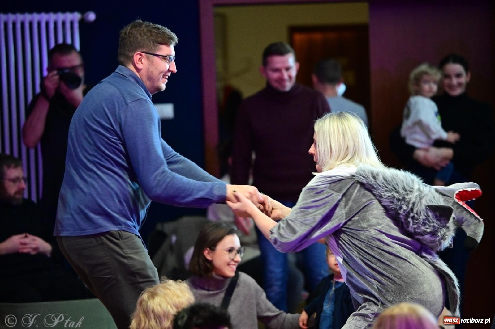 Zdjęcie w galerii na portalu naszraciborz.pl: Maluchy w krainie dźwięków. Muzyczna podróż z Trzema Prosiaczkami za nami! wiadomości z regionu