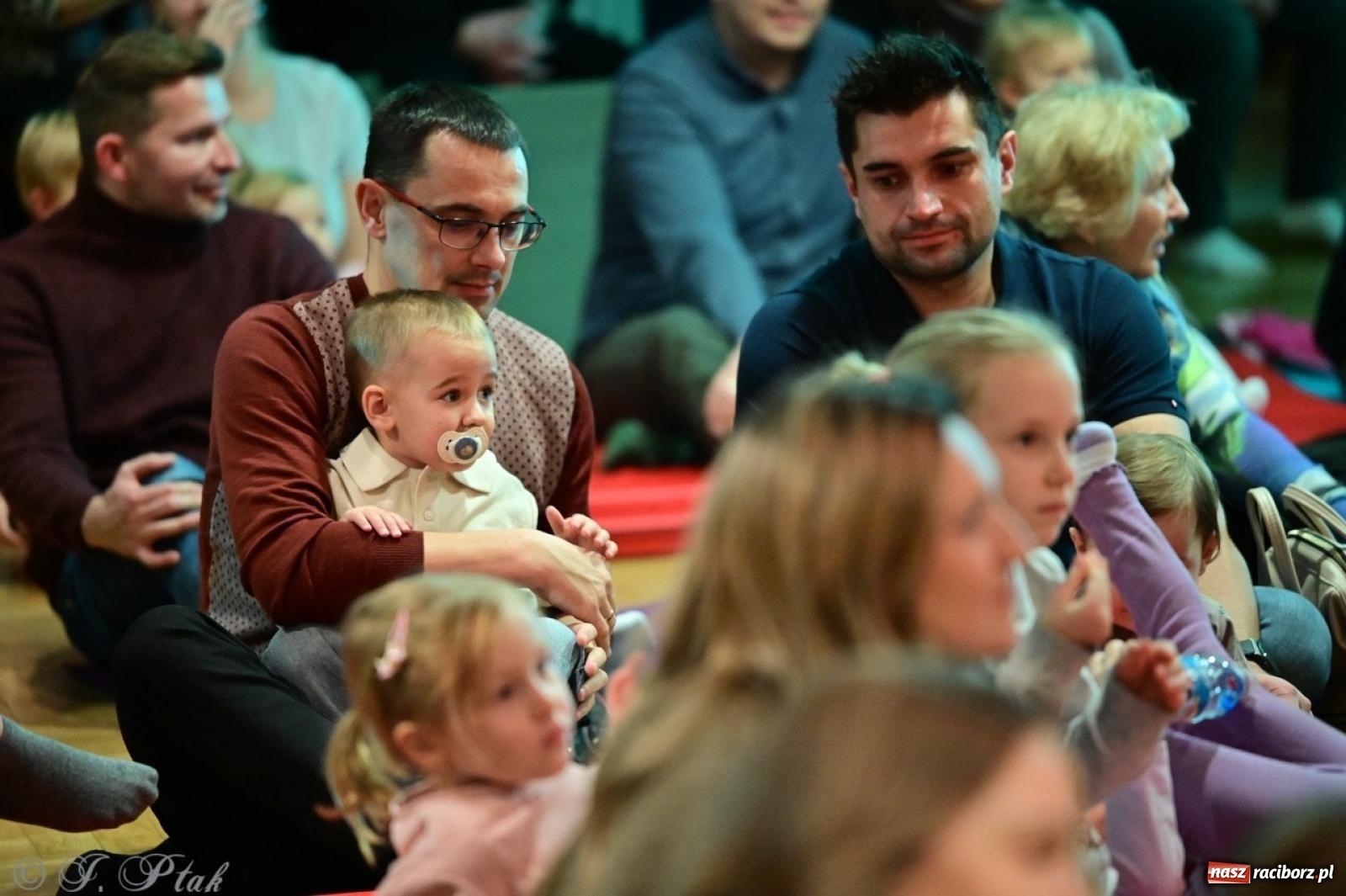 Zdjęcie w galerii na portalu naszraciborz.pl: Maluchy w krainie dźwięków. Muzyczna podróż z Trzema Prosiaczkami za nami! wiadomości z regionu