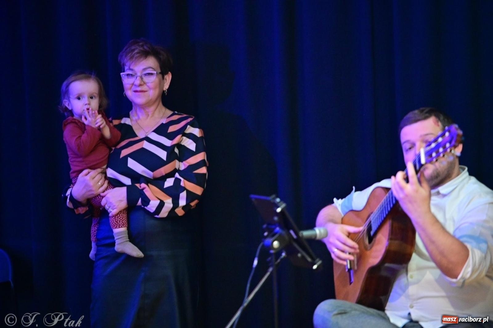 Zdjęcie w galerii na portalu naszraciborz.pl: Maluchy w krainie dźwięków. Muzyczna podróż z Trzema Prosiaczkami za nami! wiadomości z regionu