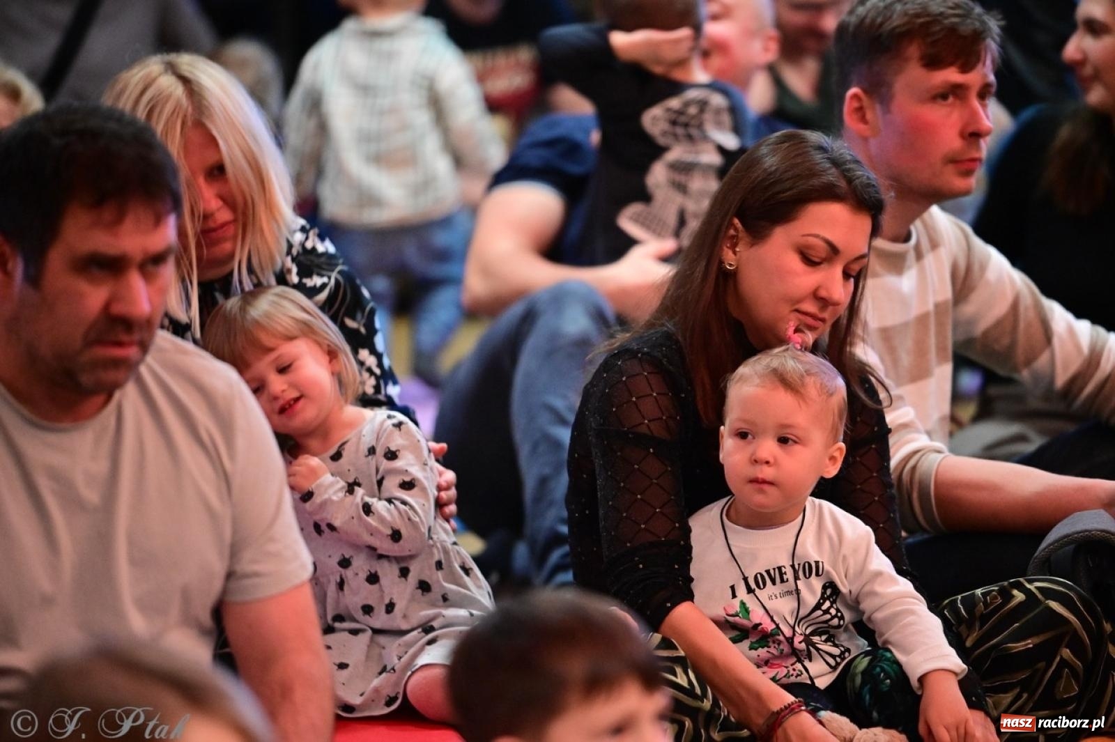 Zdjęcie w galerii na portalu naszraciborz.pl: Maluchy w krainie dźwięków. Muzyczna podróż z Trzema Prosiaczkami za nami! wiadomości z regionu
