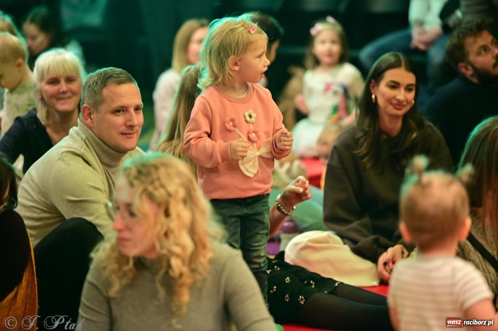 Zdjęcie w galerii na portalu naszraciborz.pl: Maluchy w krainie dźwięków. Muzyczna podróż z Trzema Prosiaczkami za nami! wiadomości z regionu
