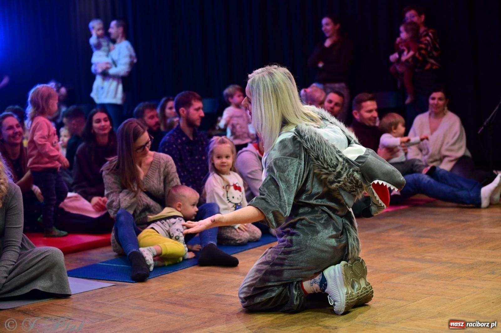 Zdjęcie w galerii na portalu naszraciborz.pl: Maluchy w krainie dźwięków. Muzyczna podróż z Trzema Prosiaczkami za nami! wiadomości z regionu
