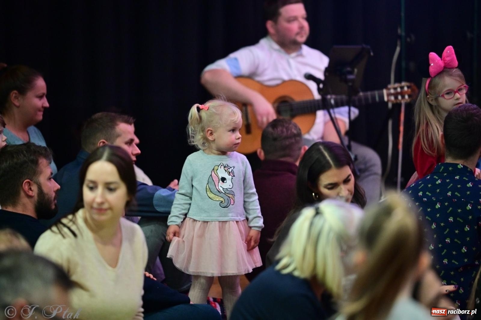 Zdjęcie w galerii na portalu naszraciborz.pl: Maluchy w krainie dźwięków. Muzyczna podróż z Trzema Prosiaczkami za nami! wiadomości z regionu