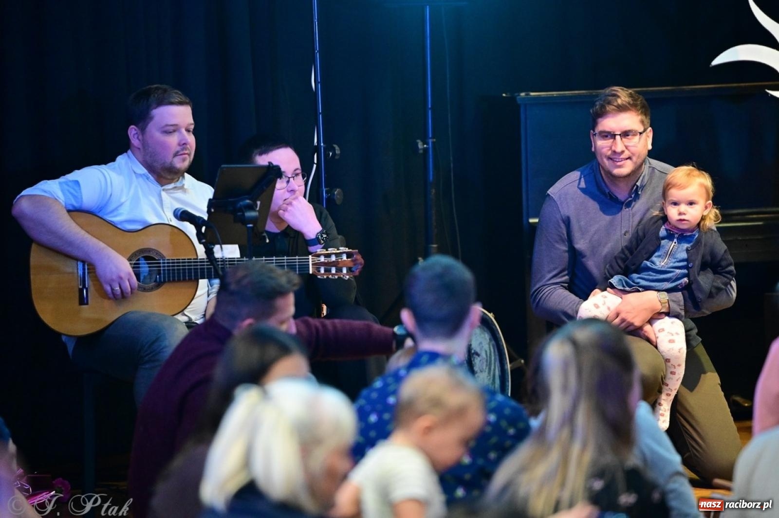 Zdjęcie w galerii na portalu naszraciborz.pl: Maluchy w krainie dźwięków. Muzyczna podróż z Trzema Prosiaczkami za nami! wiadomości z regionu