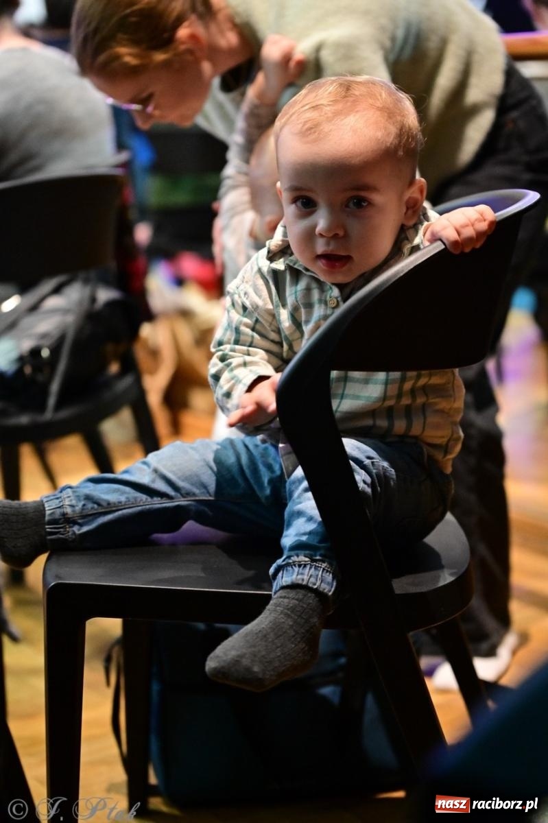 Zdjęcie w galerii na portalu naszraciborz.pl: Maluchy w krainie dźwięków. Muzyczna podróż z Trzema Prosiaczkami za nami! wiadomości z regionu