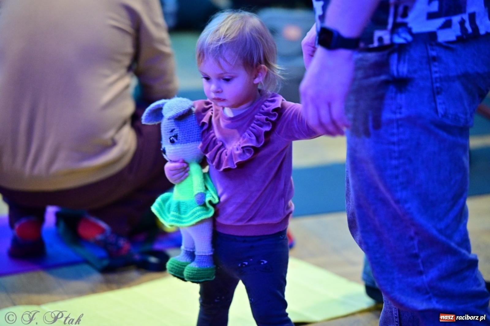 Zdjęcie w galerii na portalu naszraciborz.pl: Maluchy w krainie dźwięków. Muzyczna podróż z Trzema Prosiaczkami za nami! wiadomości z regionu