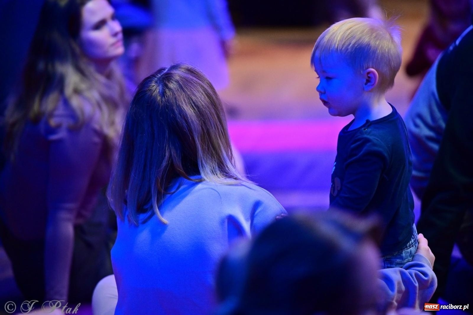 Zdjęcie w galerii na portalu naszraciborz.pl: Maluchy w krainie dźwięków. Muzyczna podróż z Trzema Prosiaczkami za nami! wiadomości z regionu