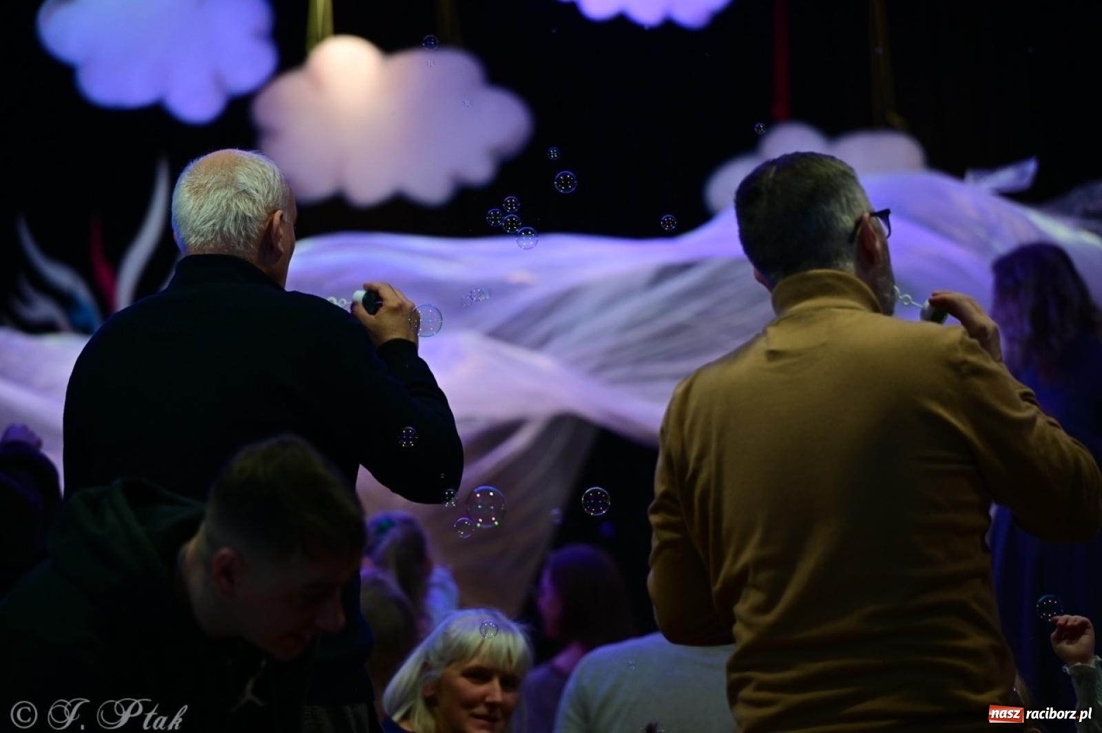 Zdjęcie w galerii na portalu naszraciborz.pl: Maluchy w krainie dźwięków. Muzyczna podróż z Trzema Prosiaczkami za nami! wiadomości z regionu