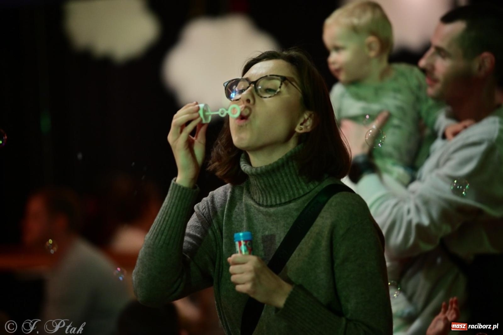 Zdjęcie w galerii na portalu naszraciborz.pl: Maluchy w krainie dźwięków. Muzyczna podróż z Trzema Prosiaczkami za nami! wiadomości z regionu