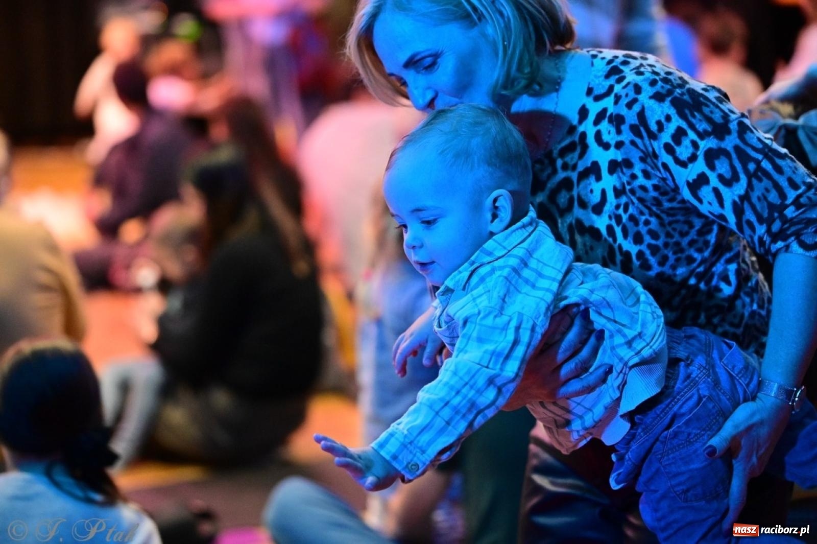 Zdjęcie w galerii na portalu naszraciborz.pl: Maluchy w krainie dźwięków. Muzyczna podróż z Trzema Prosiaczkami za nami! wiadomości z regionu