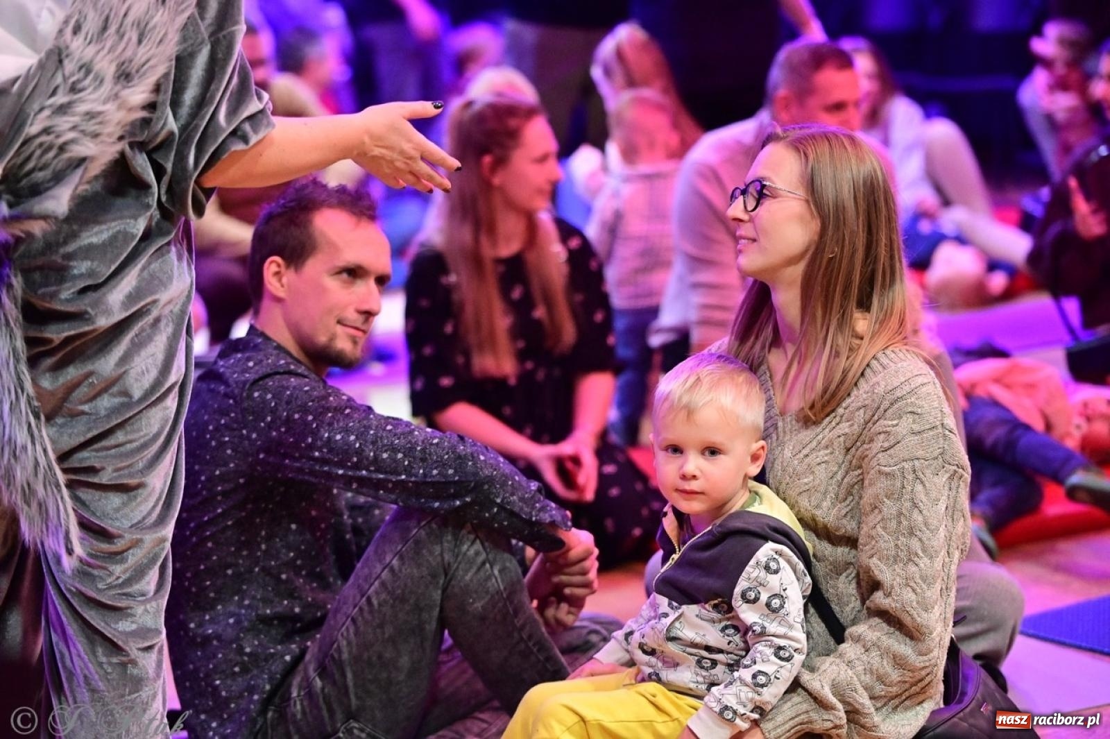 Zdjęcie w galerii na portalu naszraciborz.pl: Maluchy w krainie dźwięków. Muzyczna podróż z Trzema Prosiaczkami za nami! wiadomości z regionu