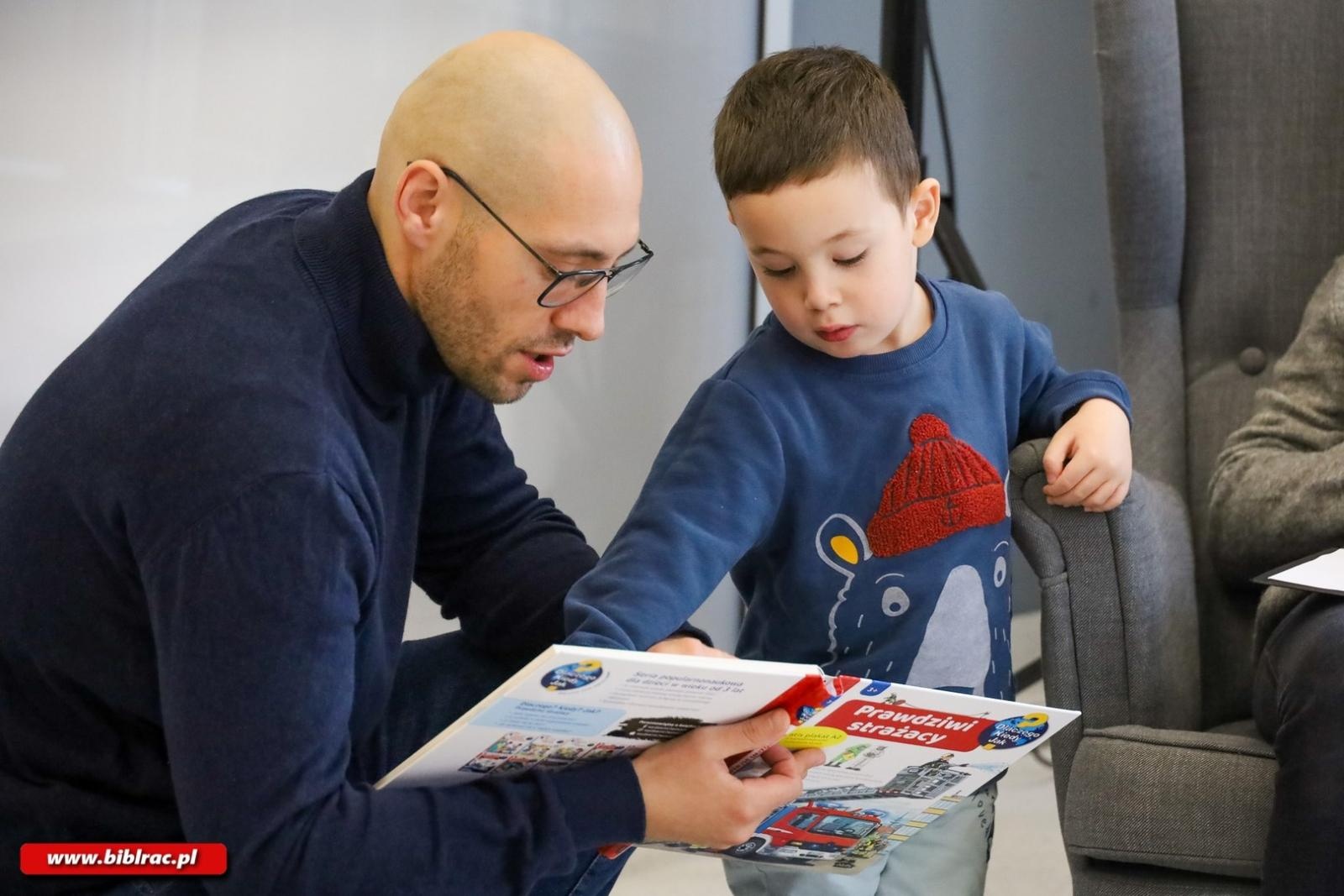 Zdjęcie w galerii na portalu naszraciborz.pl: O mądrych książkach dla dzieci w Klubie Ojca wiadomości z regionu
