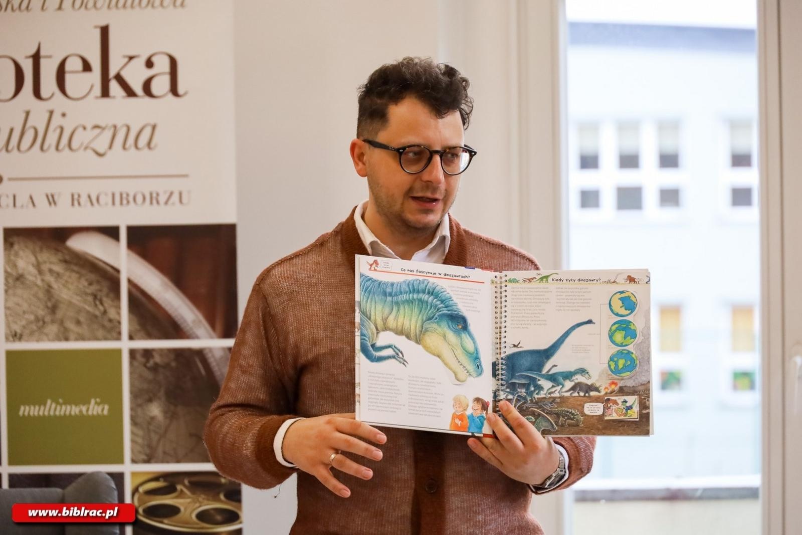Zdjęcie w galerii na portalu naszraciborz.pl: O mądrych książkach dla dzieci w Klubie Ojca wiadomości z regionu