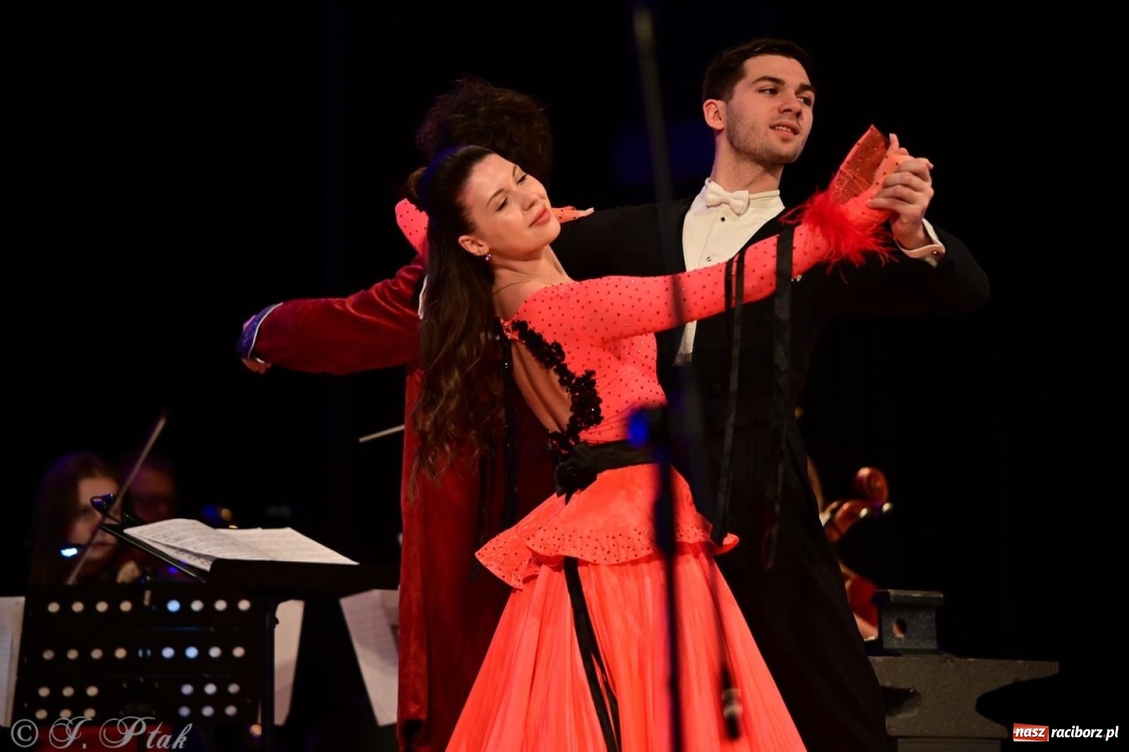 Zdjęcie w galerii na portalu naszraciborz.pl: Wielka gala operetkowa: Johann Strauss i przyjaciele zachwycili Racibórz wiadomości z regionu