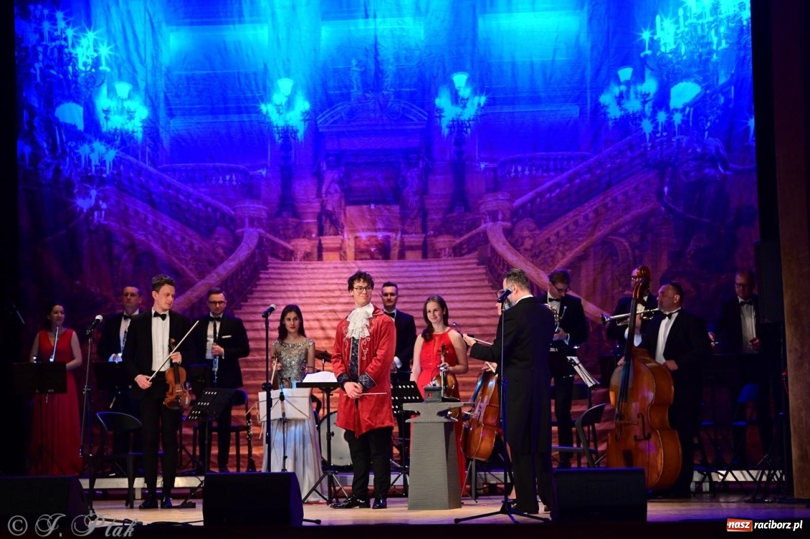 Zdjęcie w galerii na portalu naszraciborz.pl: Wielka gala operetkowa: Johann Strauss i przyjaciele zachwycili Racibórz wiadomości z regionu