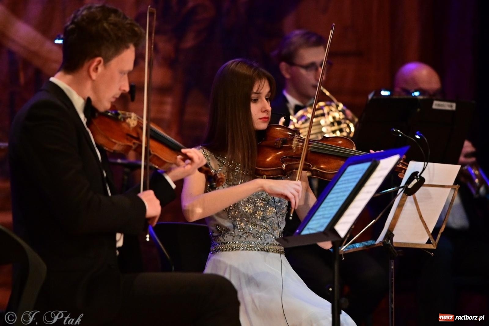 Zdjęcie w galerii na portalu naszraciborz.pl: Wielka gala operetkowa: Johann Strauss i przyjaciele zachwycili Racibórz wiadomości z regionu
