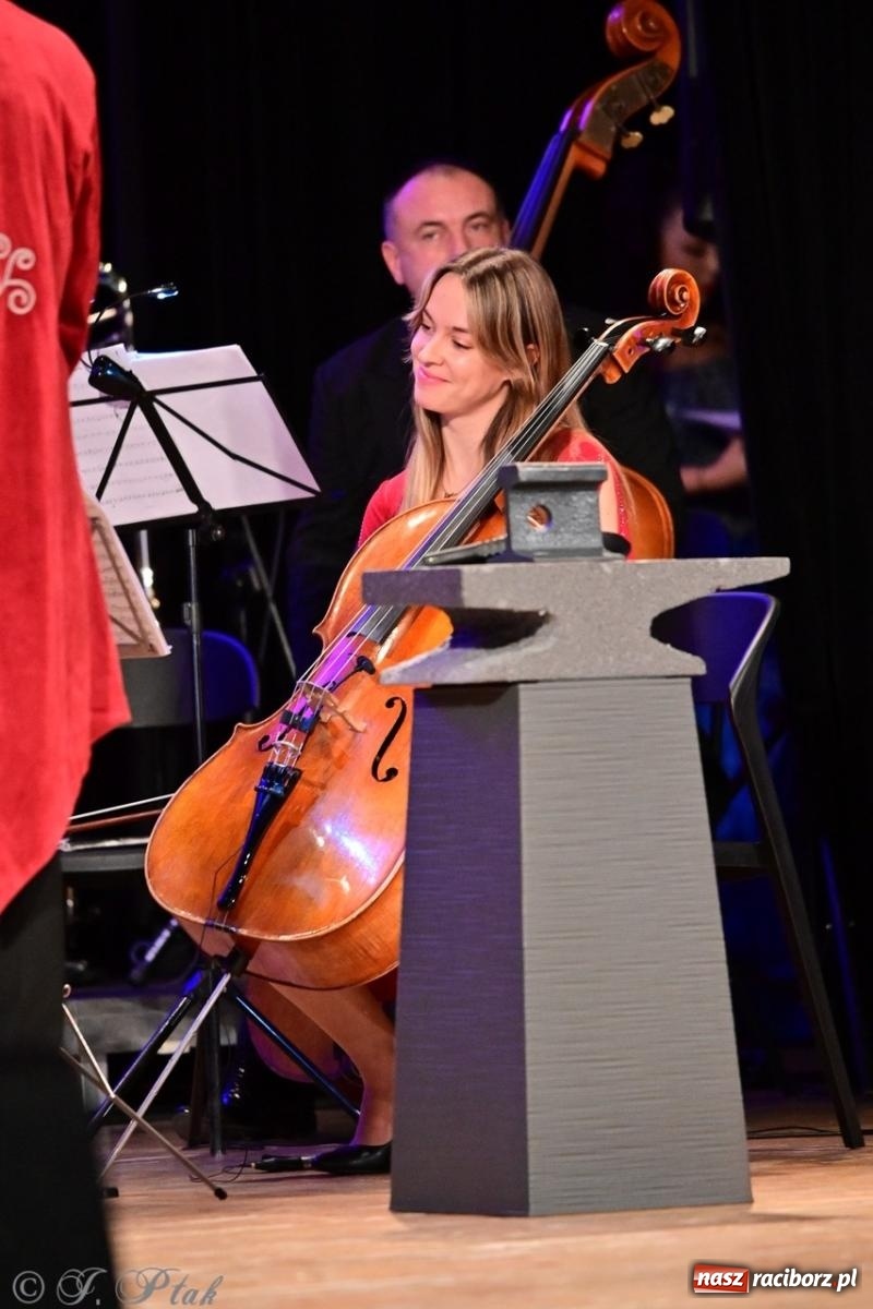 Zdjęcie w galerii na portalu naszraciborz.pl: Wielka gala operetkowa: Johann Strauss i przyjaciele zachwycili Racibórz wiadomości z regionu