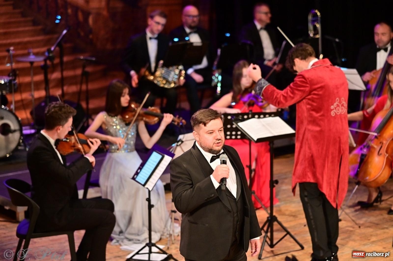 Zdjęcie w galerii na portalu naszraciborz.pl: Wielka gala operetkowa: Johann Strauss i przyjaciele zachwycili Racibórz wiadomości z regionu