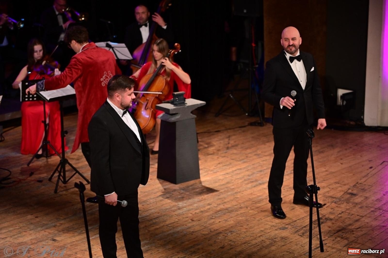 Zdjęcie w galerii na portalu naszraciborz.pl: Wielka gala operetkowa: Johann Strauss i przyjaciele zachwycili Racibórz wiadomości z regionu