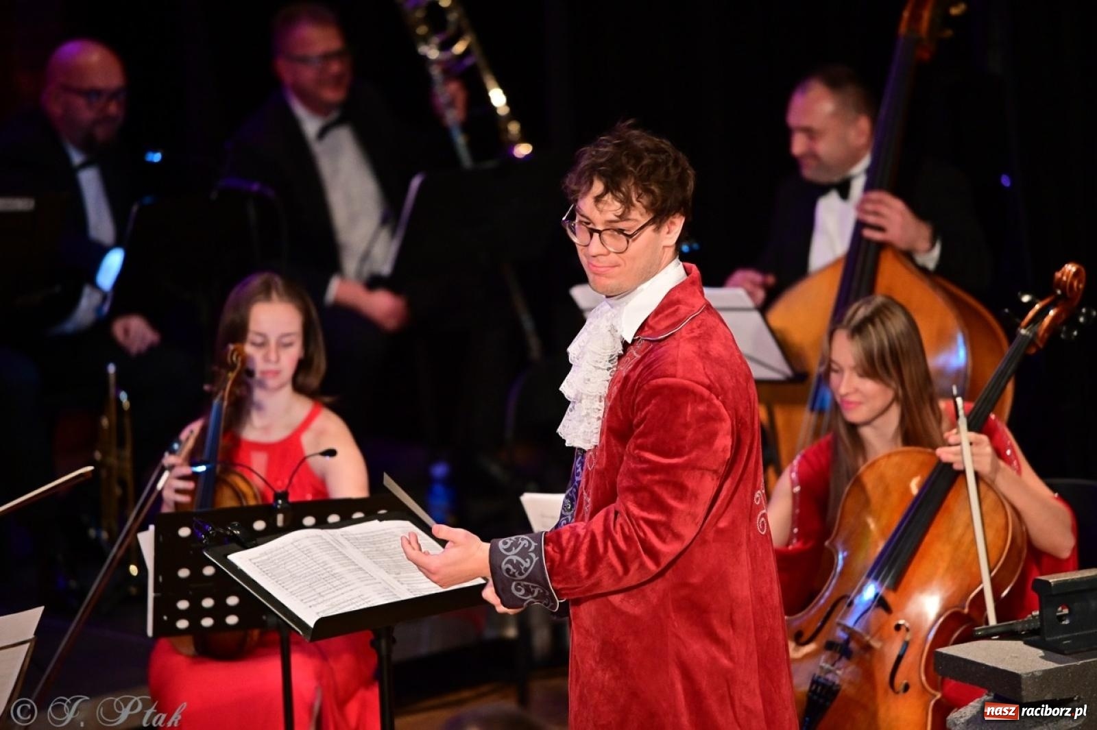 Zdjęcie w galerii na portalu naszraciborz.pl: Wielka gala operetkowa: Johann Strauss i przyjaciele zachwycili Racibórz wiadomości z regionu