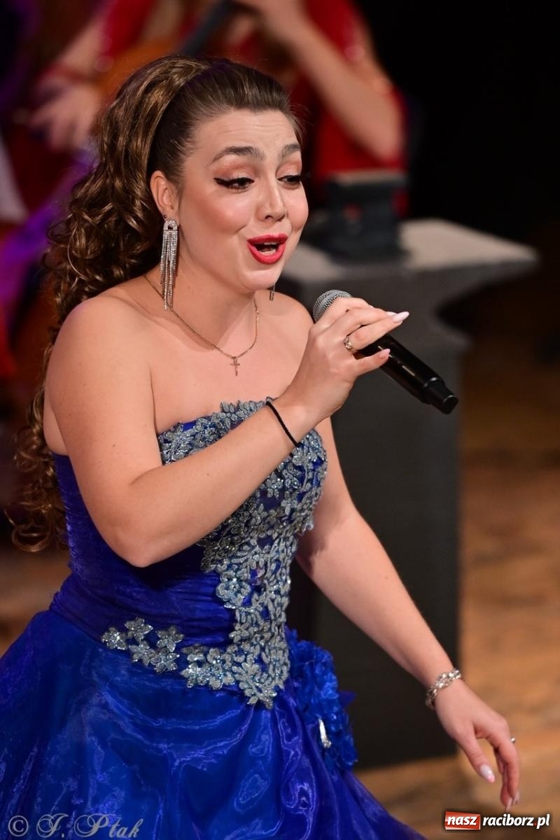 Zdjęcie w galerii na portalu naszraciborz.pl: Wielka gala operetkowa: Johann Strauss i przyjaciele zachwycili Racibórz wiadomości z regionu