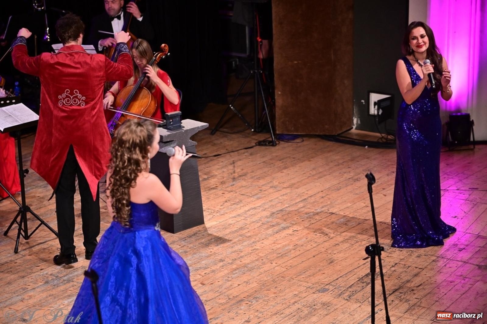 Zdjęcie w galerii na portalu naszraciborz.pl: Wielka gala operetkowa: Johann Strauss i przyjaciele zachwycili Racibórz wiadomości z regionu