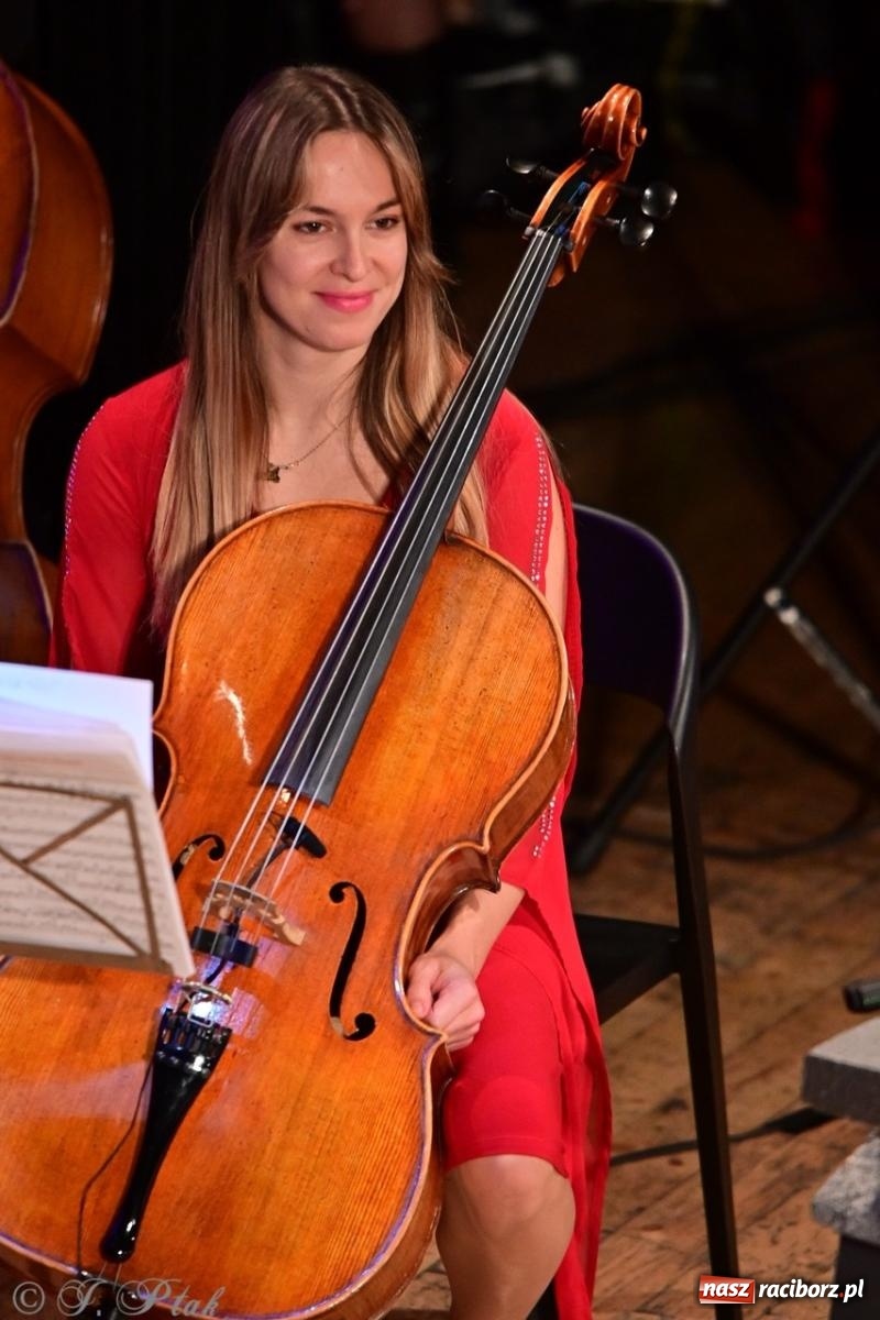 Zdjęcie w galerii na portalu naszraciborz.pl: Wielka gala operetkowa: Johann Strauss i przyjaciele zachwycili Racibórz wiadomości z regionu