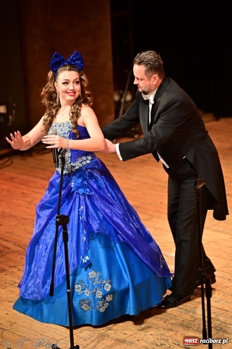 Zdjęcie w galerii na portalu naszraciborz.pl: Wielka gala operetkowa: Johann Strauss i przyjaciele zachwycili Racibórz wiadomości z regionu