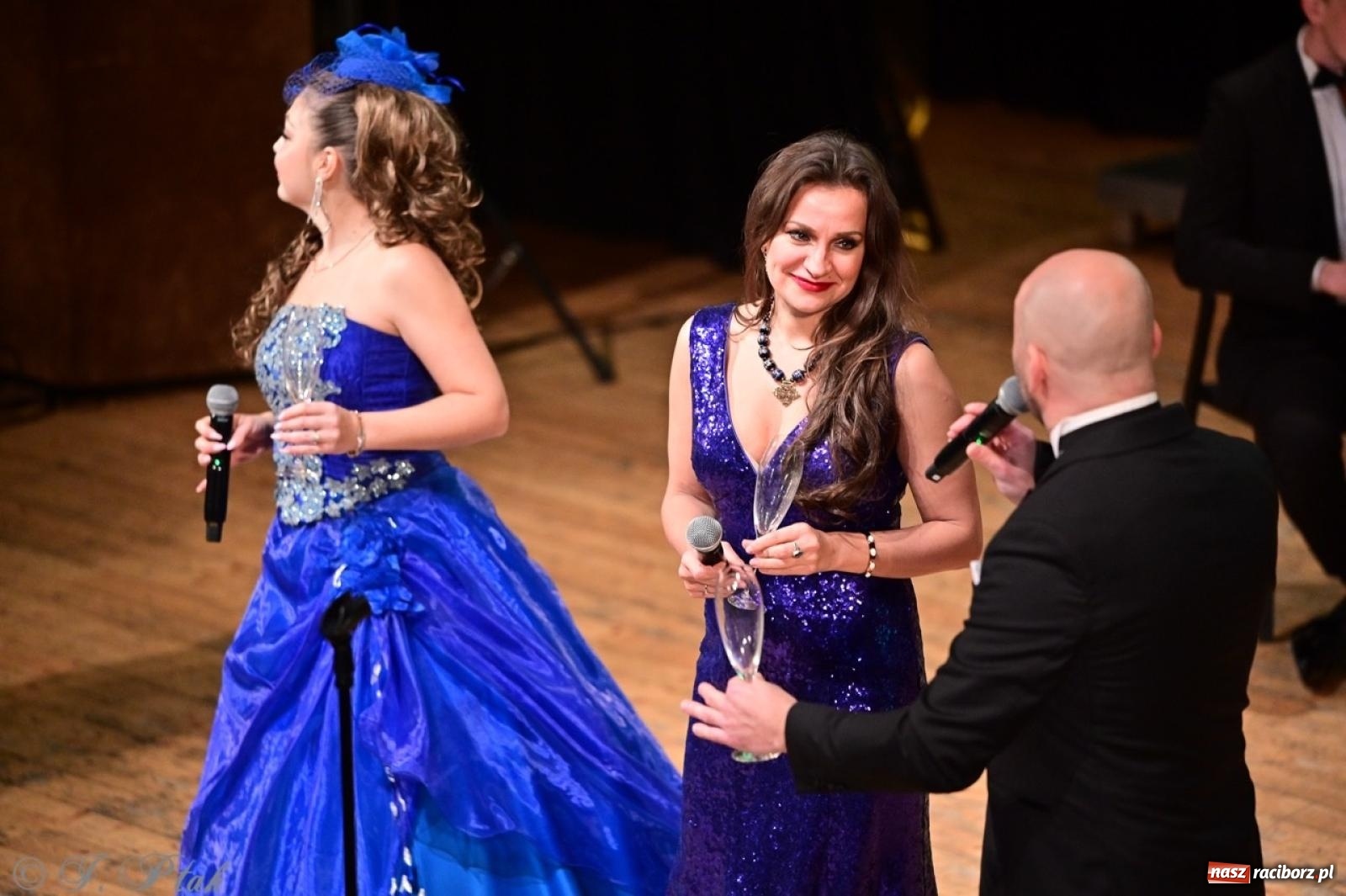 Zdjęcie w galerii na portalu naszraciborz.pl: Wielka gala operetkowa: Johann Strauss i przyjaciele zachwycili Racibórz wiadomości z regionu