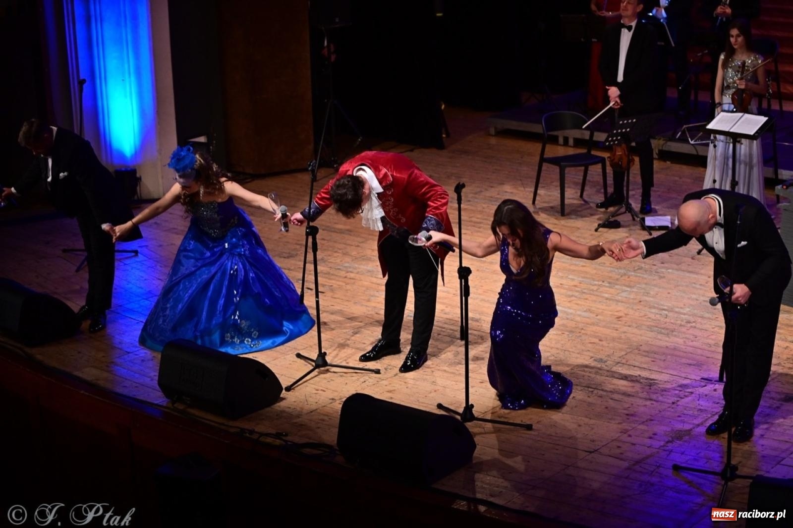 Zdjęcie w galerii na portalu naszraciborz.pl: Wielka gala operetkowa: Johann Strauss i przyjaciele zachwycili Racibórz wiadomości z regionu