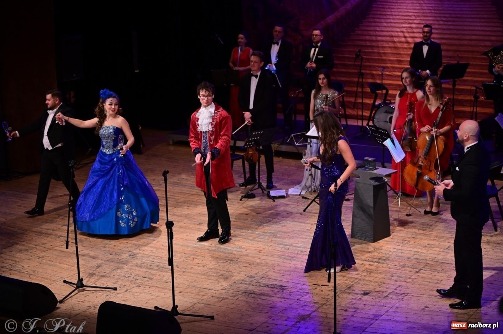 Zdjęcie w galerii na portalu naszraciborz.pl: Wielka gala operetkowa: Johann Strauss i przyjaciele zachwycili Racibórz wiadomości z regionu