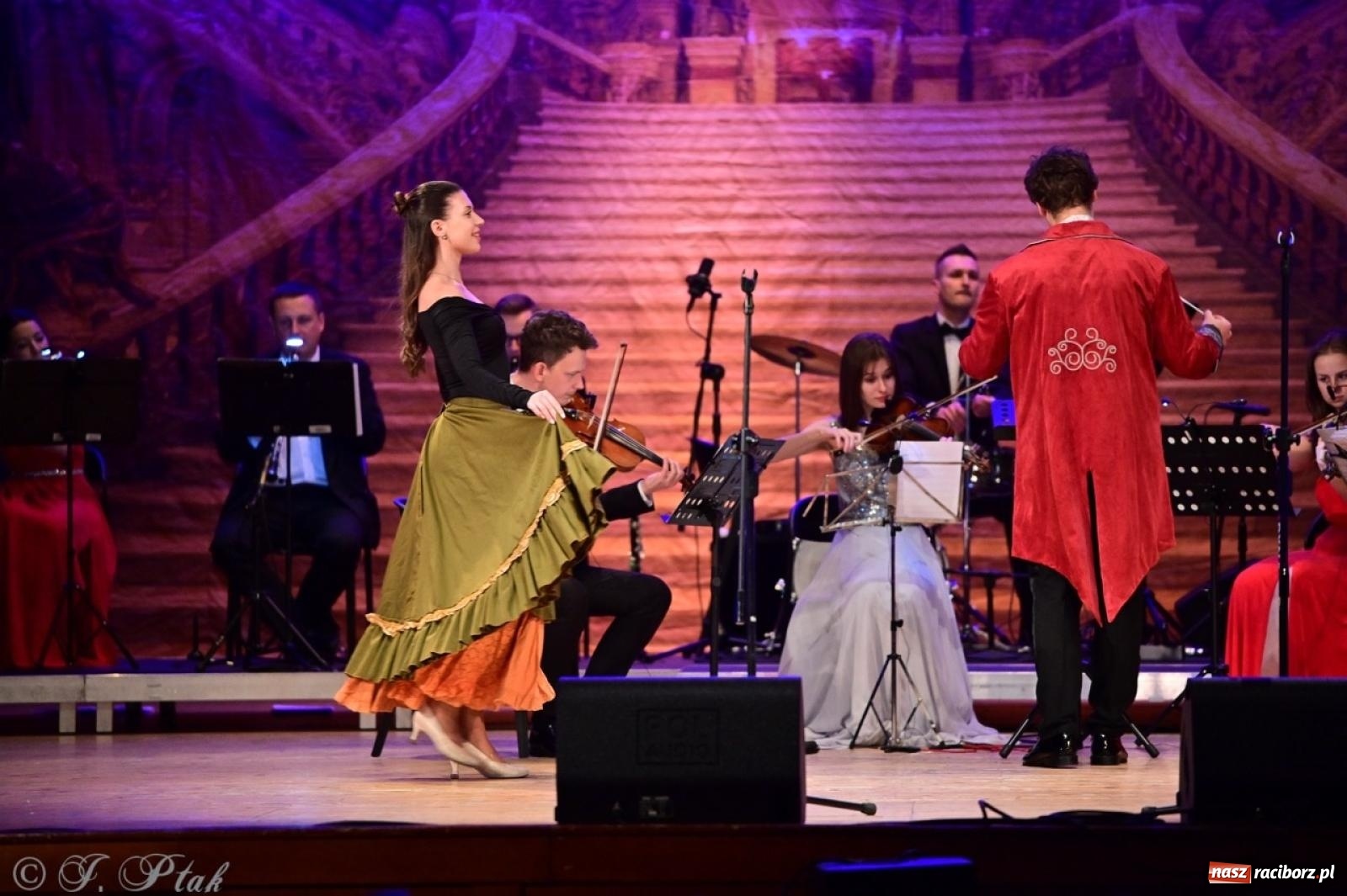 Zdjęcie w galerii na portalu naszraciborz.pl: Wielka gala operetkowa: Johann Strauss i przyjaciele zachwycili Racibórz wiadomości z regionu