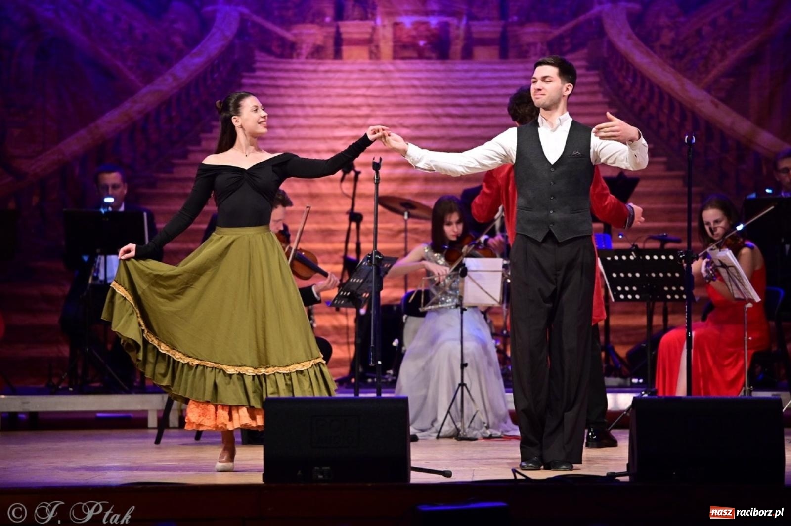 Zdjęcie w galerii na portalu naszraciborz.pl: Wielka gala operetkowa: Johann Strauss i przyjaciele zachwycili Racibórz wiadomości z regionu