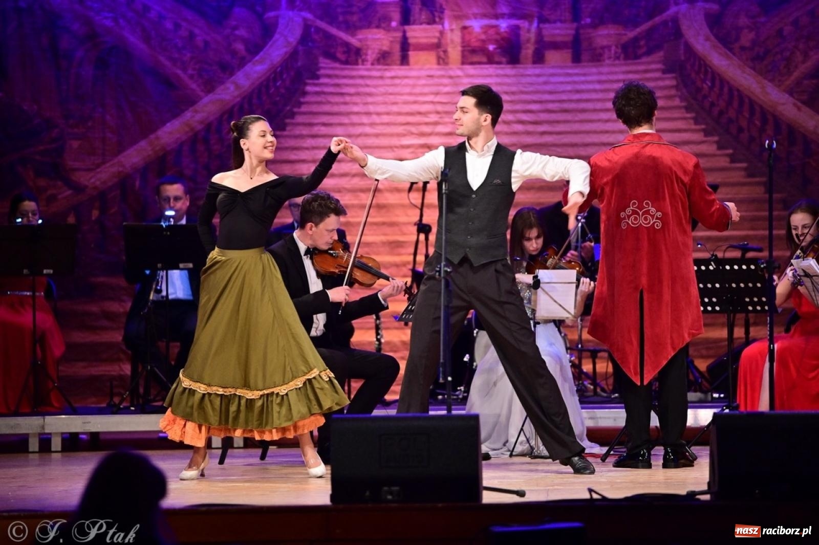 Zdjęcie w galerii na portalu naszraciborz.pl: Wielka gala operetkowa: Johann Strauss i przyjaciele zachwycili Racibórz wiadomości z regionu