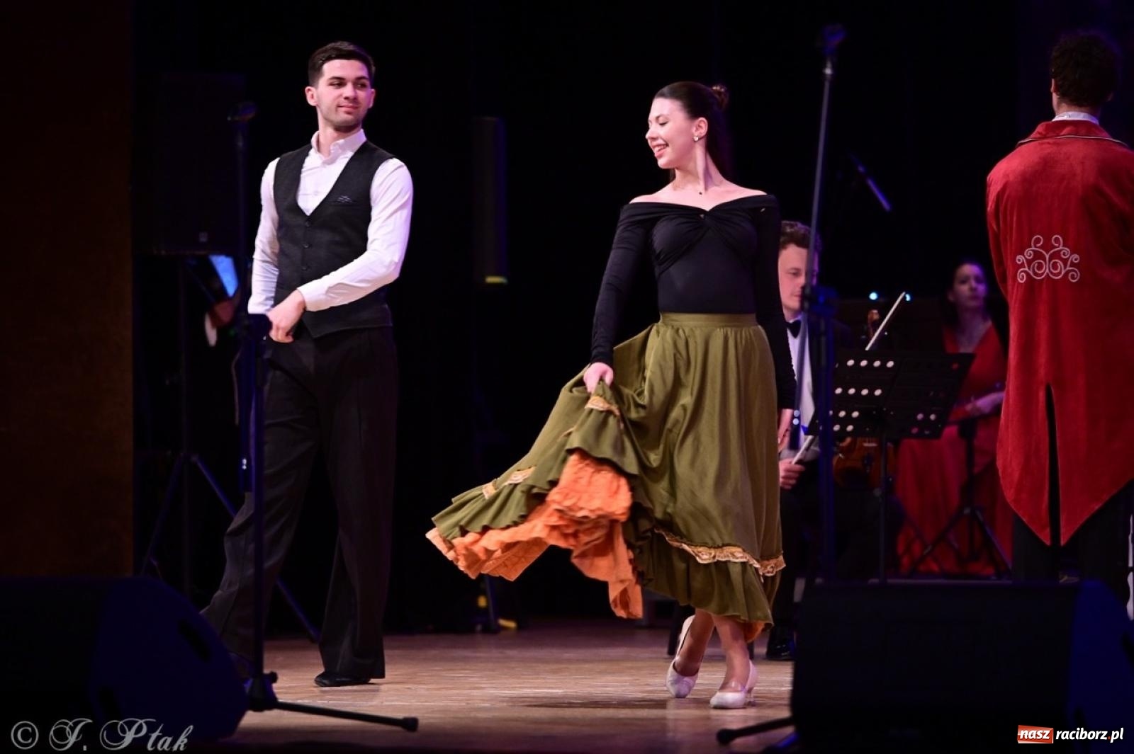 Zdjęcie w galerii na portalu naszraciborz.pl: Wielka gala operetkowa: Johann Strauss i przyjaciele zachwycili Racibórz wiadomości z regionu