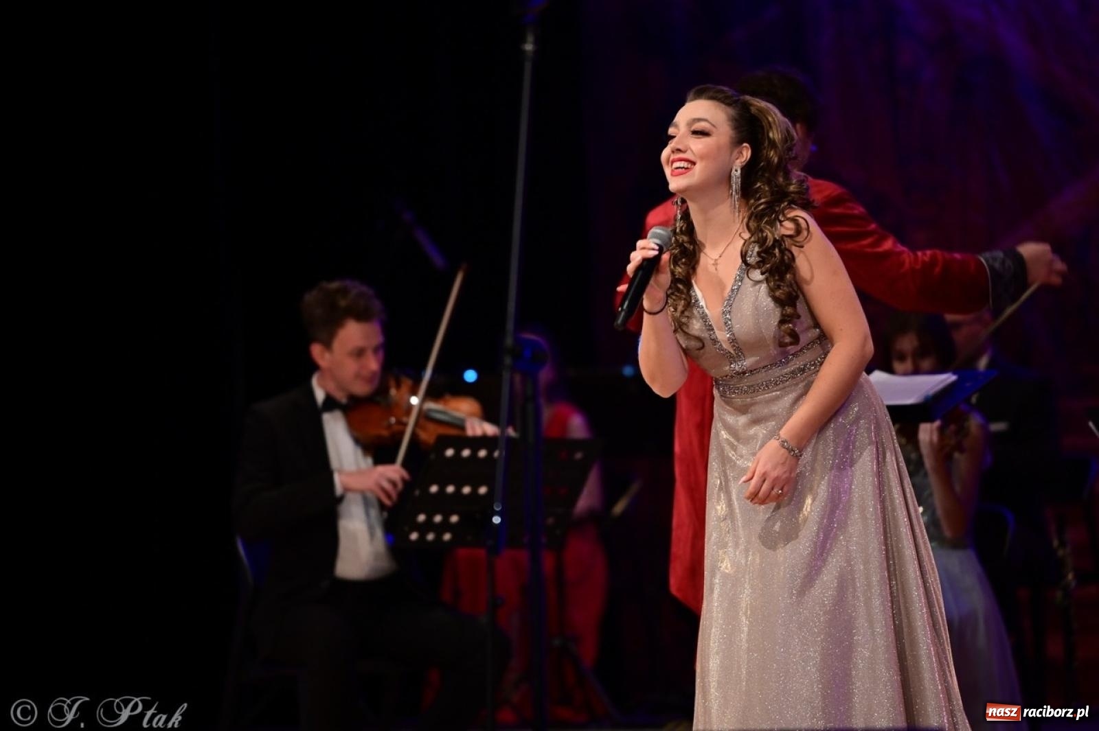 Zdjęcie w galerii na portalu naszraciborz.pl: Wielka gala operetkowa: Johann Strauss i przyjaciele zachwycili Racibórz wiadomości z regionu