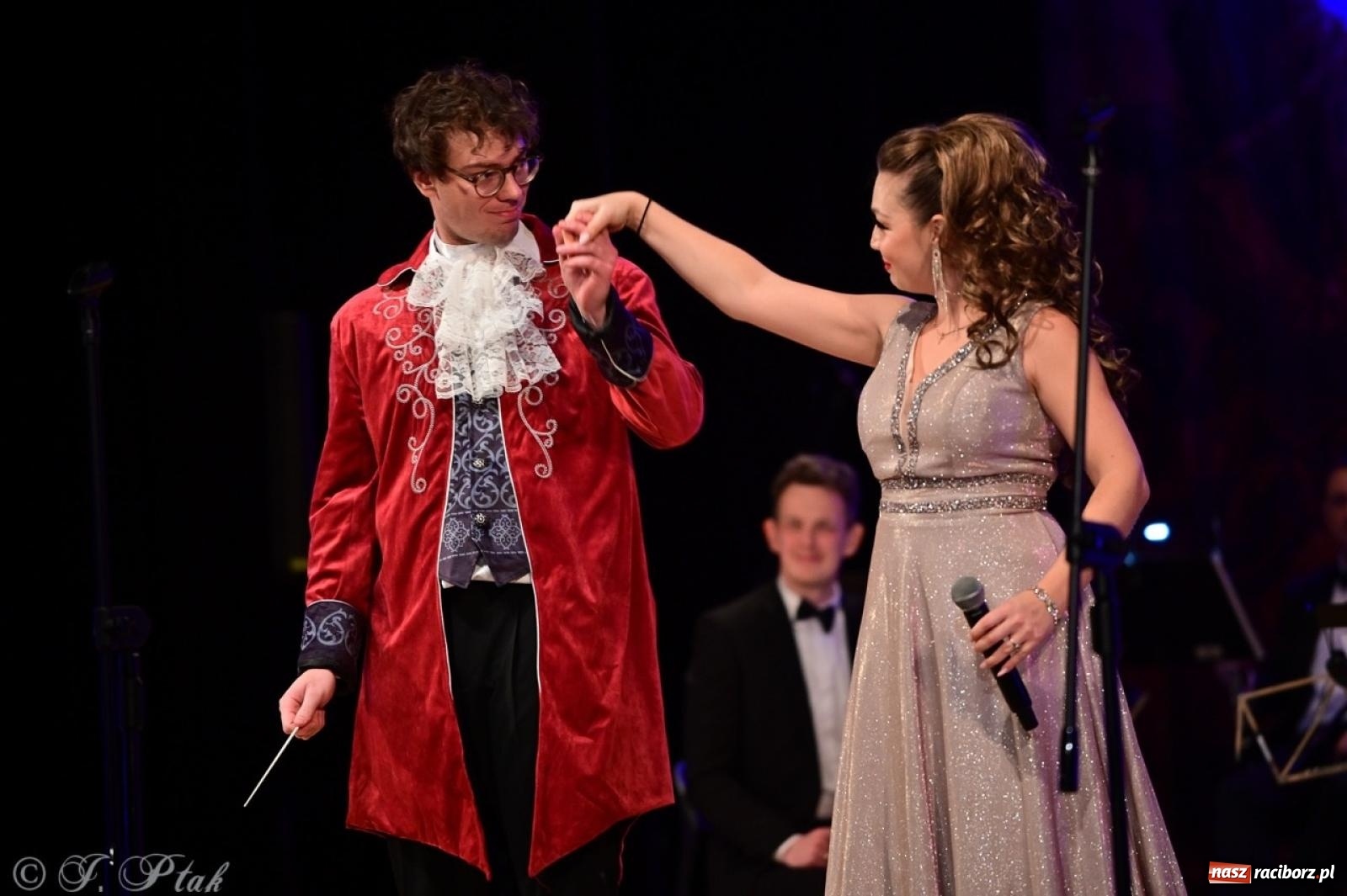 Zdjęcie w galerii na portalu naszraciborz.pl: Wielka gala operetkowa: Johann Strauss i przyjaciele zachwycili Racibórz wiadomości z regionu