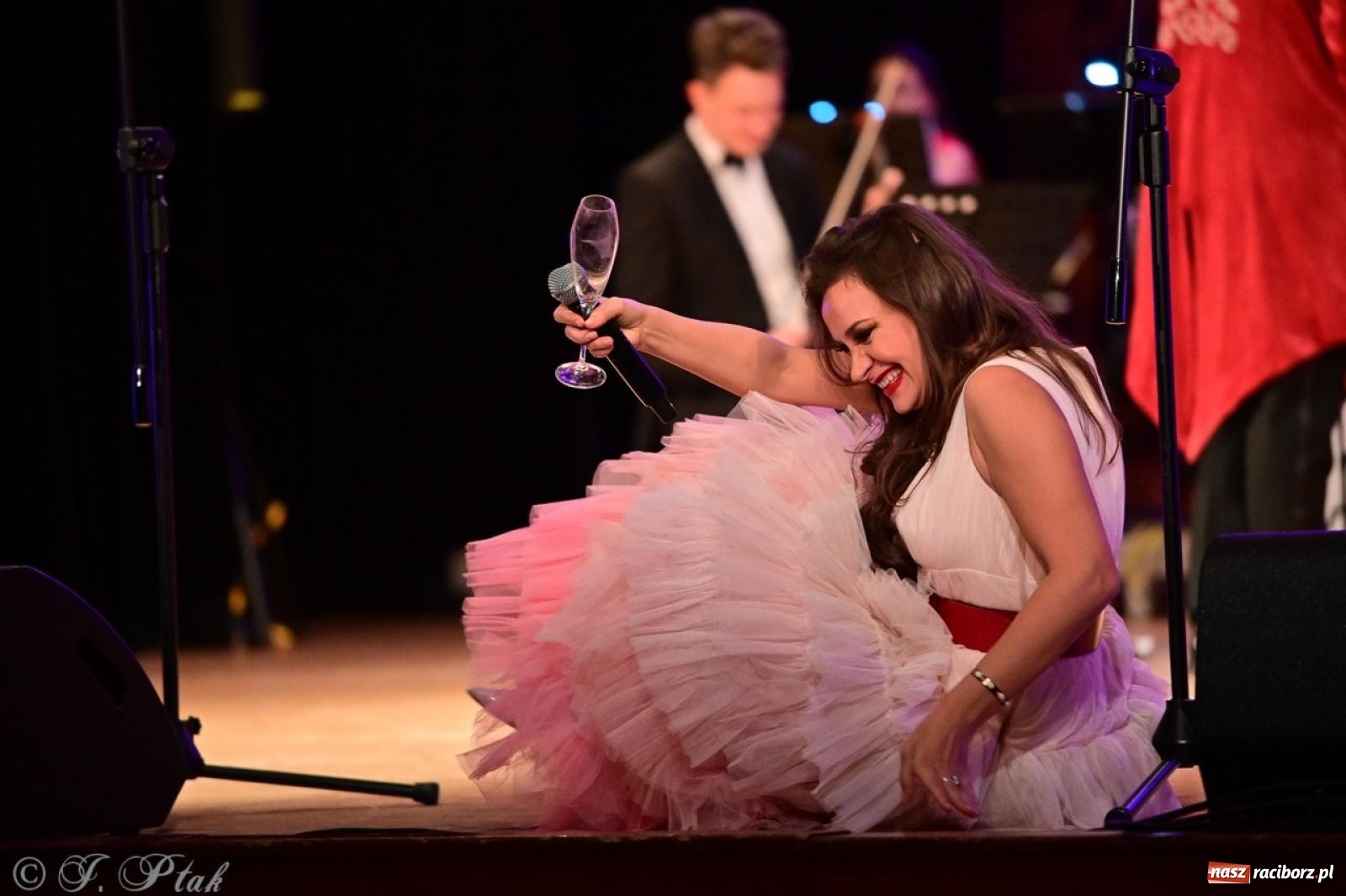 Zdjęcie w galerii na portalu naszraciborz.pl: Wielka gala operetkowa: Johann Strauss i przyjaciele zachwycili Racibórz wiadomości z regionu