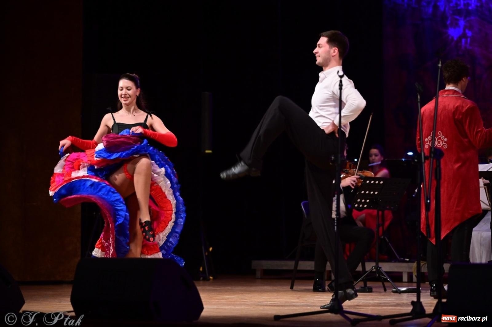 Zdjęcie w galerii na portalu naszraciborz.pl: Wielka gala operetkowa: Johann Strauss i przyjaciele zachwycili Racibórz wiadomości z regionu