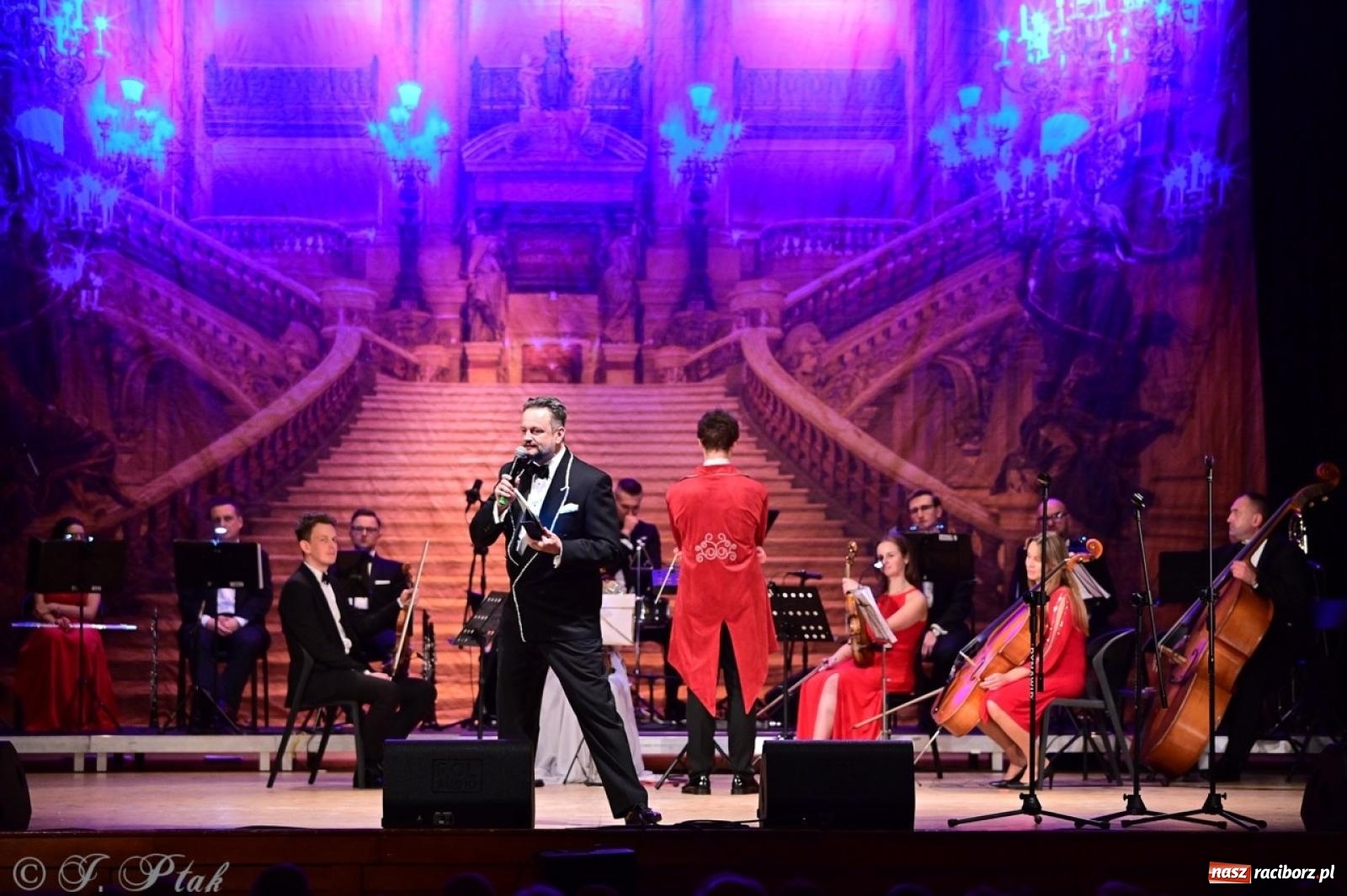 Zdjęcie w galerii na portalu naszraciborz.pl: Wielka gala operetkowa: Johann Strauss i przyjaciele zachwycili Racibórz wiadomości z regionu