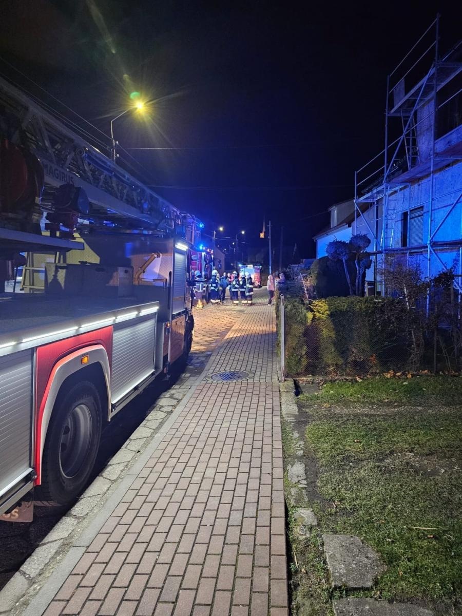 Zdjęcie w galerii na portalu naszraciborz.pl: Raport 998. Plama na jezdni i fałszywy alarm z Kornic wiadomości z regionu