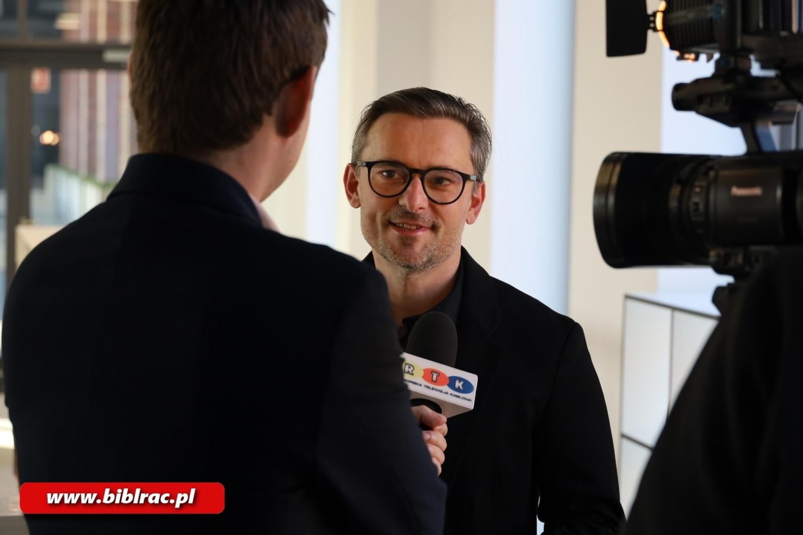 Zdjęcie w galerii na portalu naszraciborz.pl: Jakub Zając pierwszym gościem Stacji Młodych wiadomości z regionu