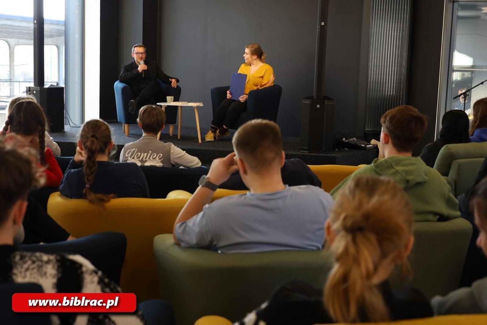 Zdjęcie w galerii na portalu naszraciborz.pl: Jakub Zając pierwszym gościem Stacji Młodych wiadomości z regionu