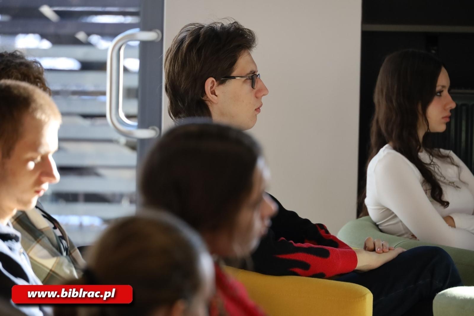 Zdjęcie w galerii na portalu naszraciborz.pl: Jakub Zając pierwszym gościem Stacji Młodych wiadomości z regionu