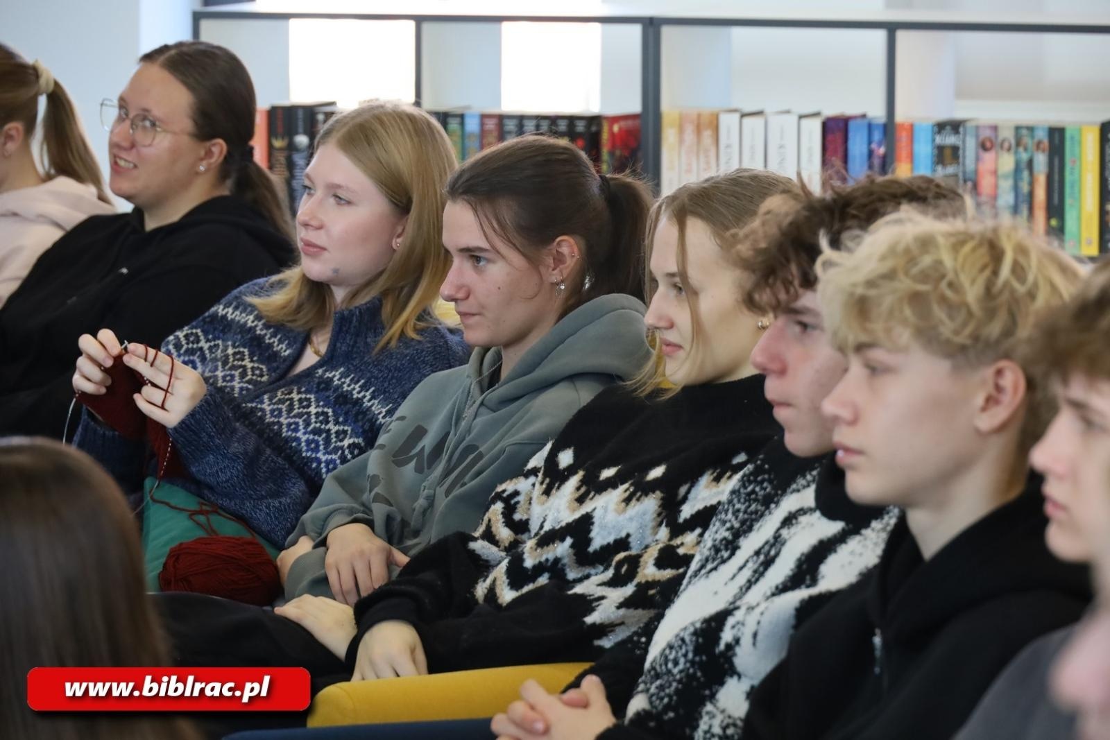 Zdjęcie w galerii na portalu naszraciborz.pl: Jakub Zając pierwszym gościem Stacji Młodych wiadomości z regionu