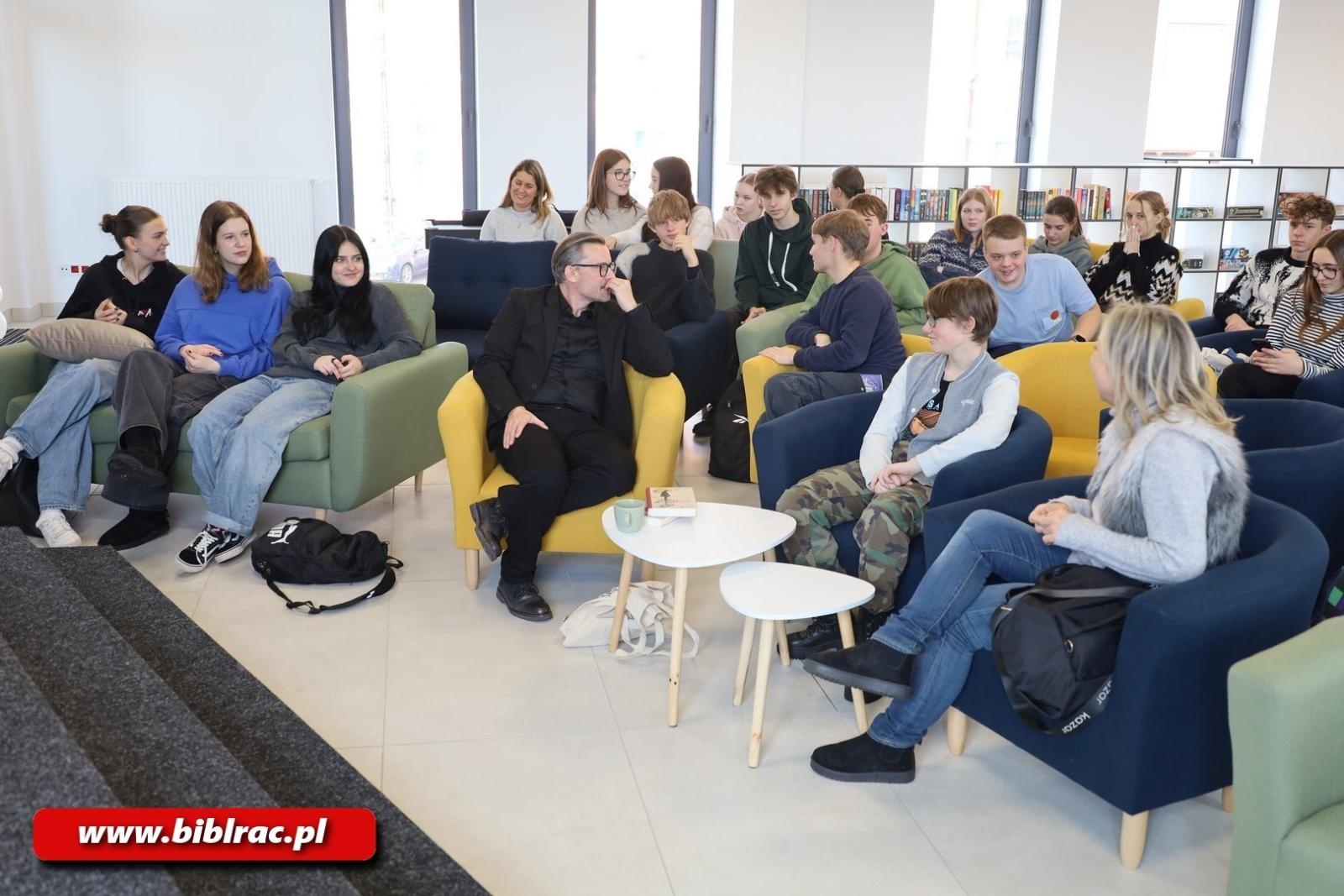 Zdjęcie w galerii na portalu naszraciborz.pl: Jakub Zając pierwszym gościem Stacji Młodych wiadomości z regionu