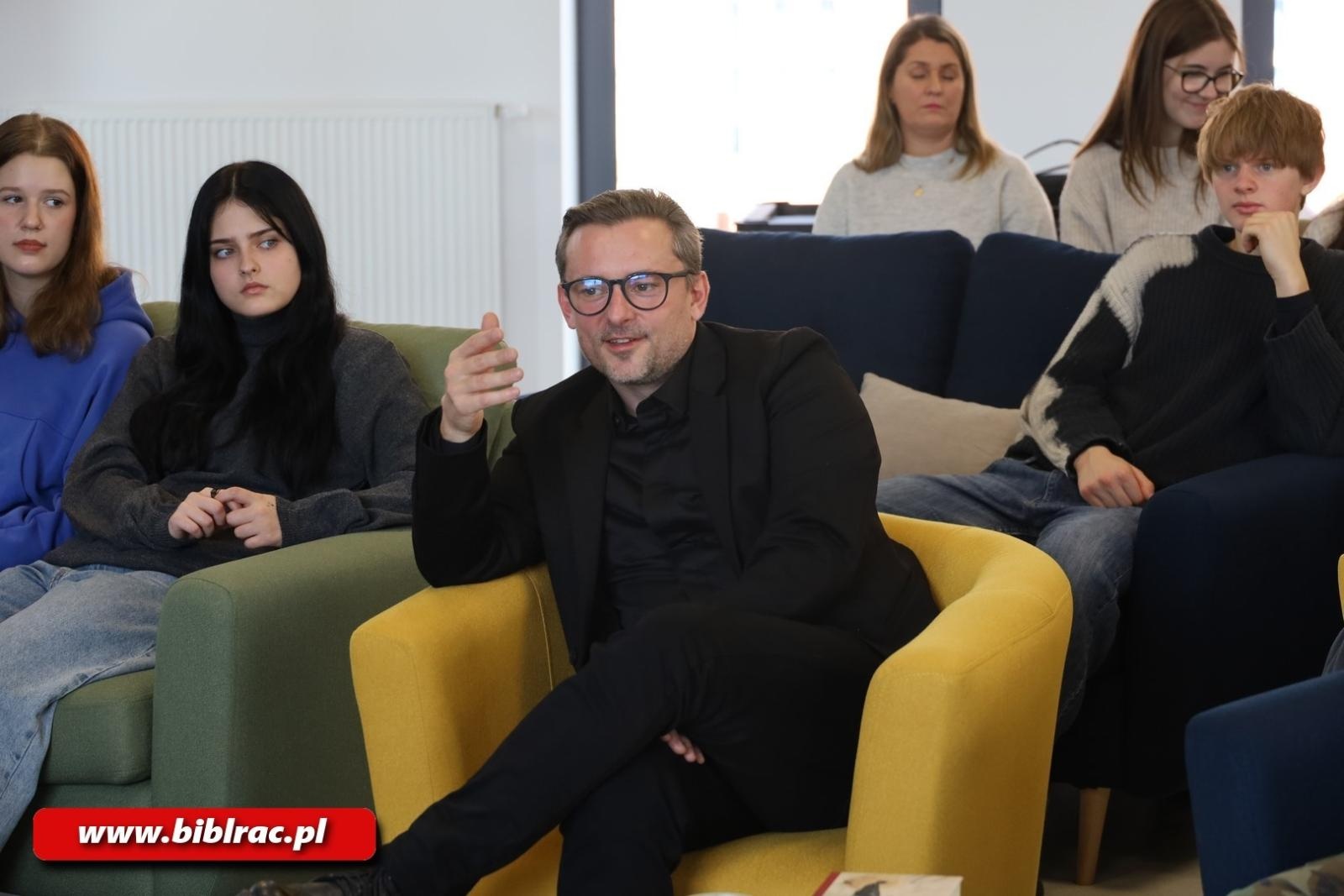 Zdjęcie w galerii na portalu naszraciborz.pl: Jakub Zając pierwszym gościem Stacji Młodych wiadomości z regionu