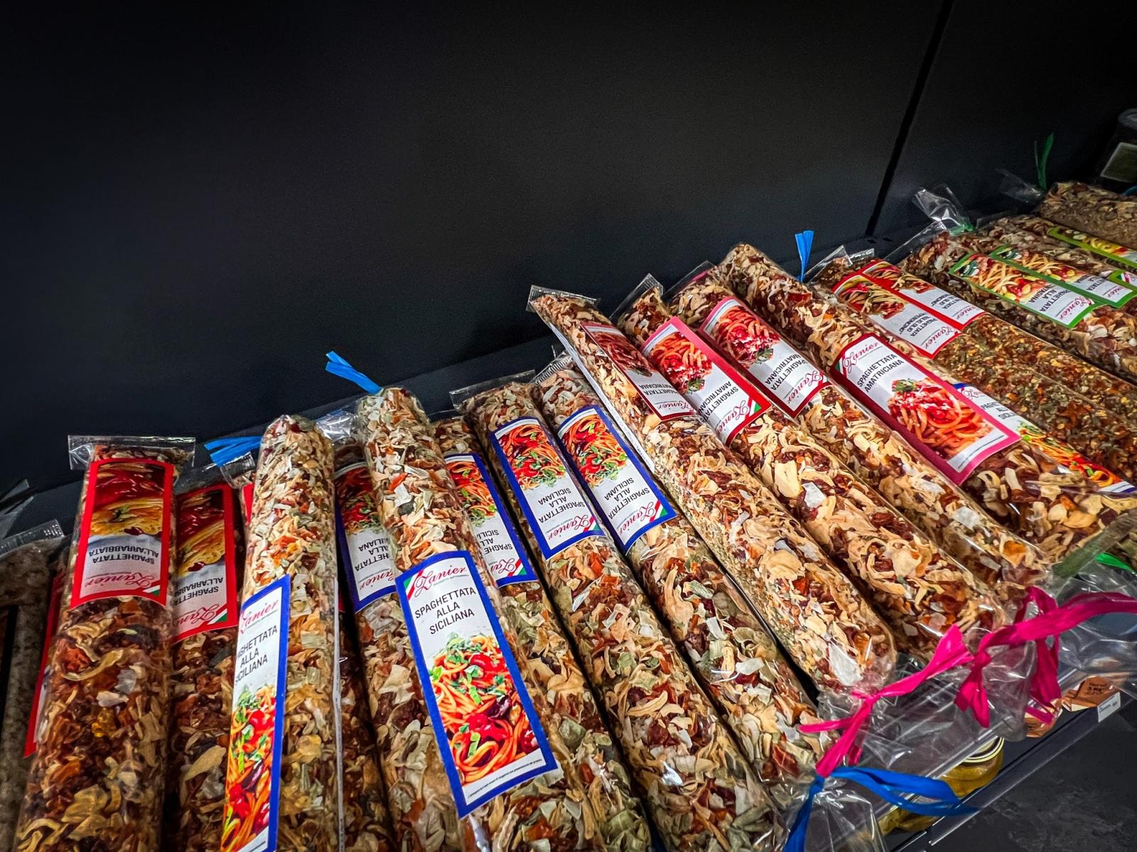 Zdjęcie w galerii na portalu naszraciborz.pl: Oliwa i Wino: włoskie delikatesy w Raciborzu zapraszają na świąteczne zakupy [ZDJĘCIA NOWOŚCI] wiadomości z regionu