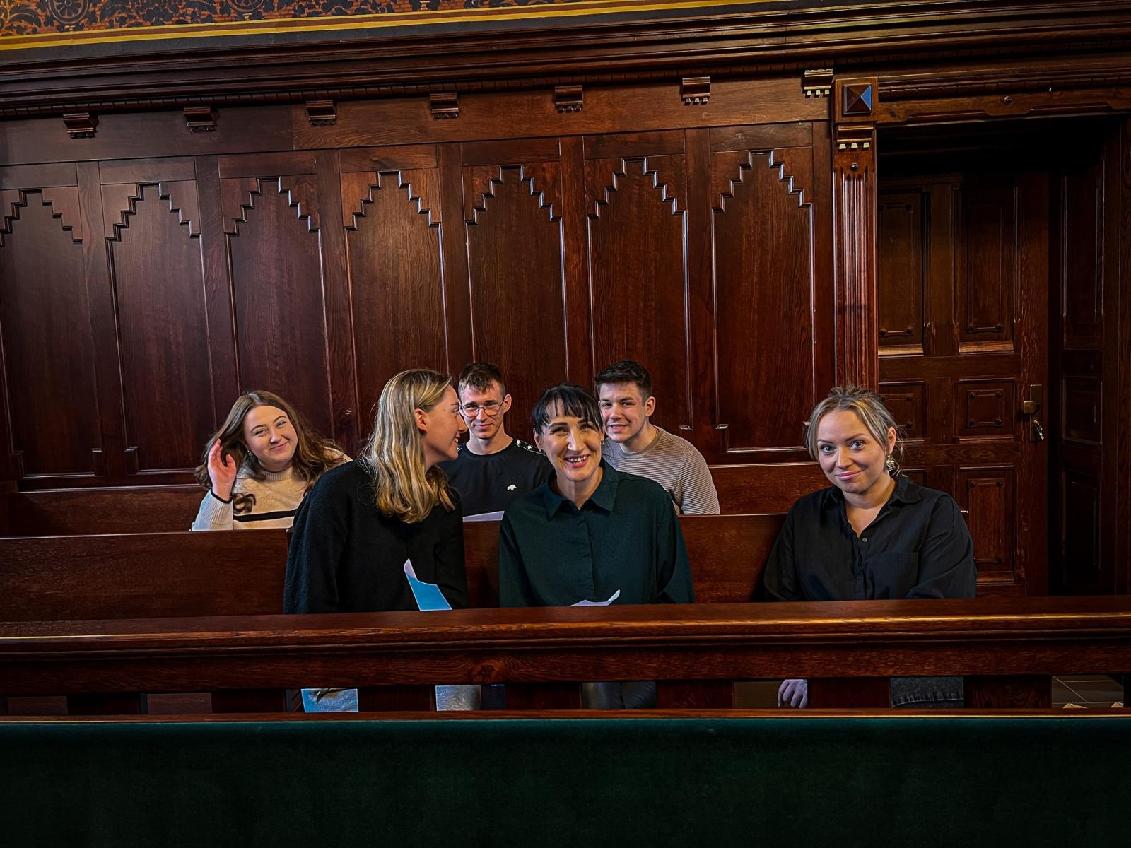 Zdjęcie w galerii na portalu naszraciborz.pl: Studenci pielęgniarstwa zgłębiają prawo medyczne w raciborskim sądzie. Zajęcia w praktyce wymiaru sprawiedliwości wiadomości z regionu